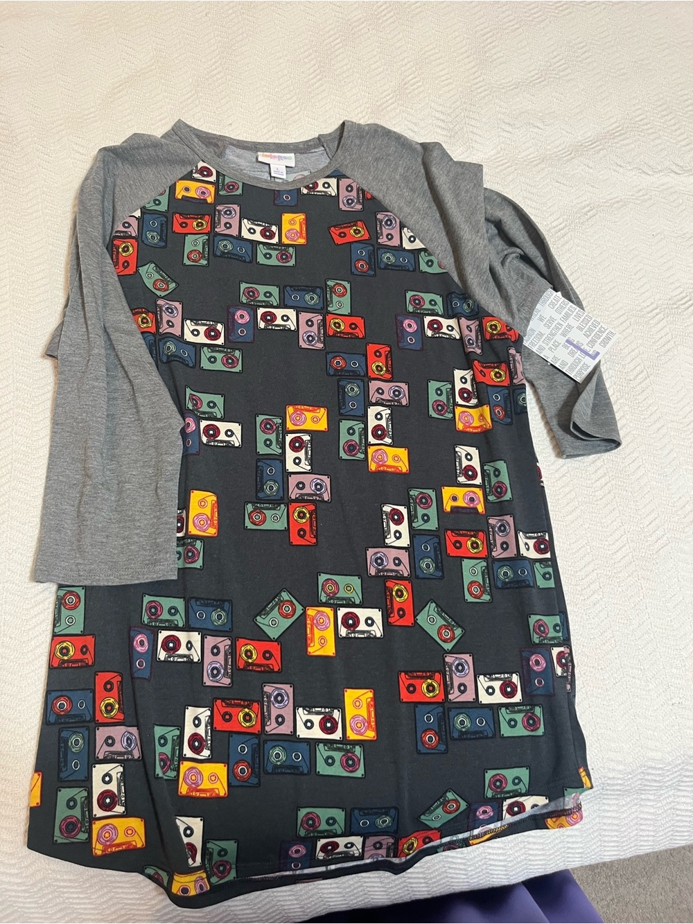 Ladies new LuLaRoe Randy top cassette 80’s print